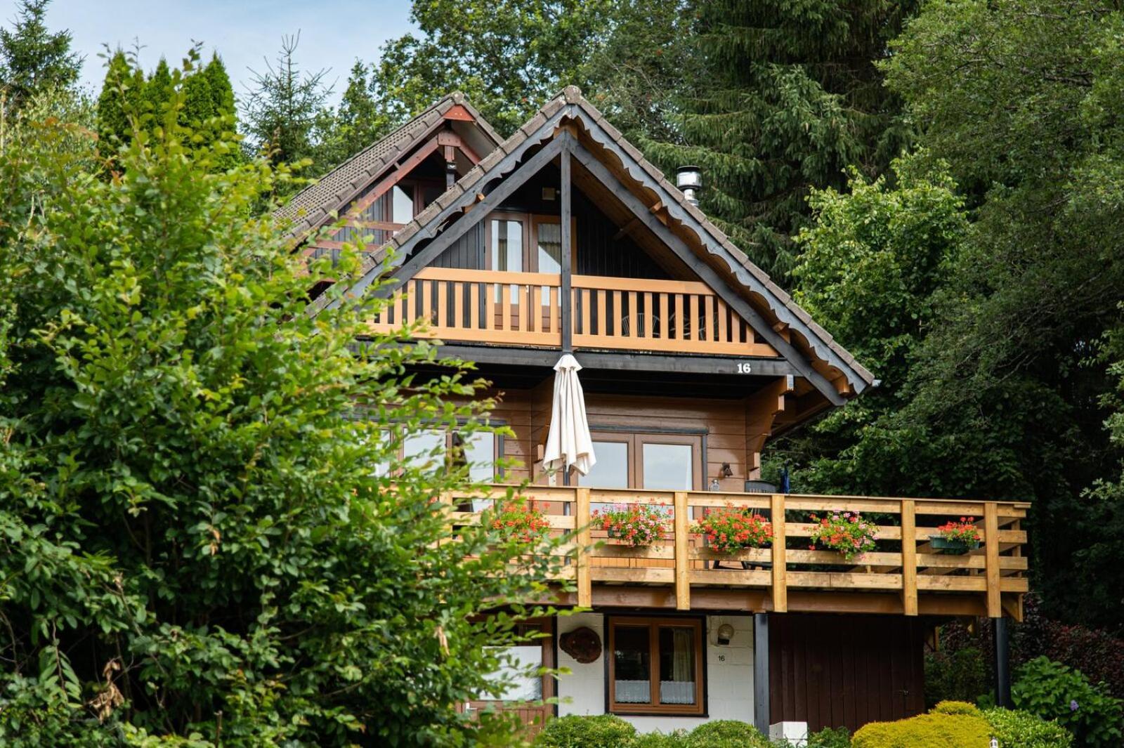 Hotel Ardenparks Petite Suisse Dochamps Esterno foto
