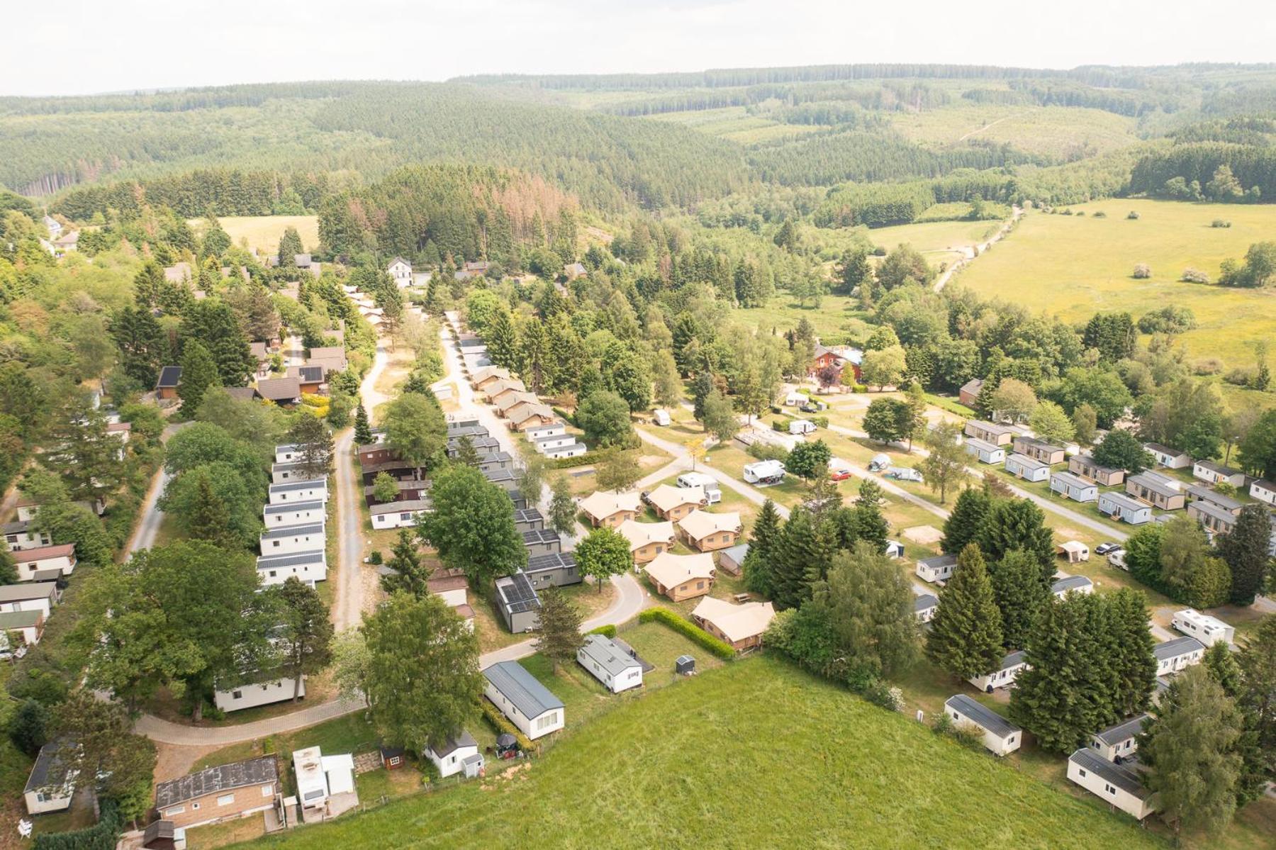 Hotel Ardenparks Petite Suisse Dochamps Esterno foto