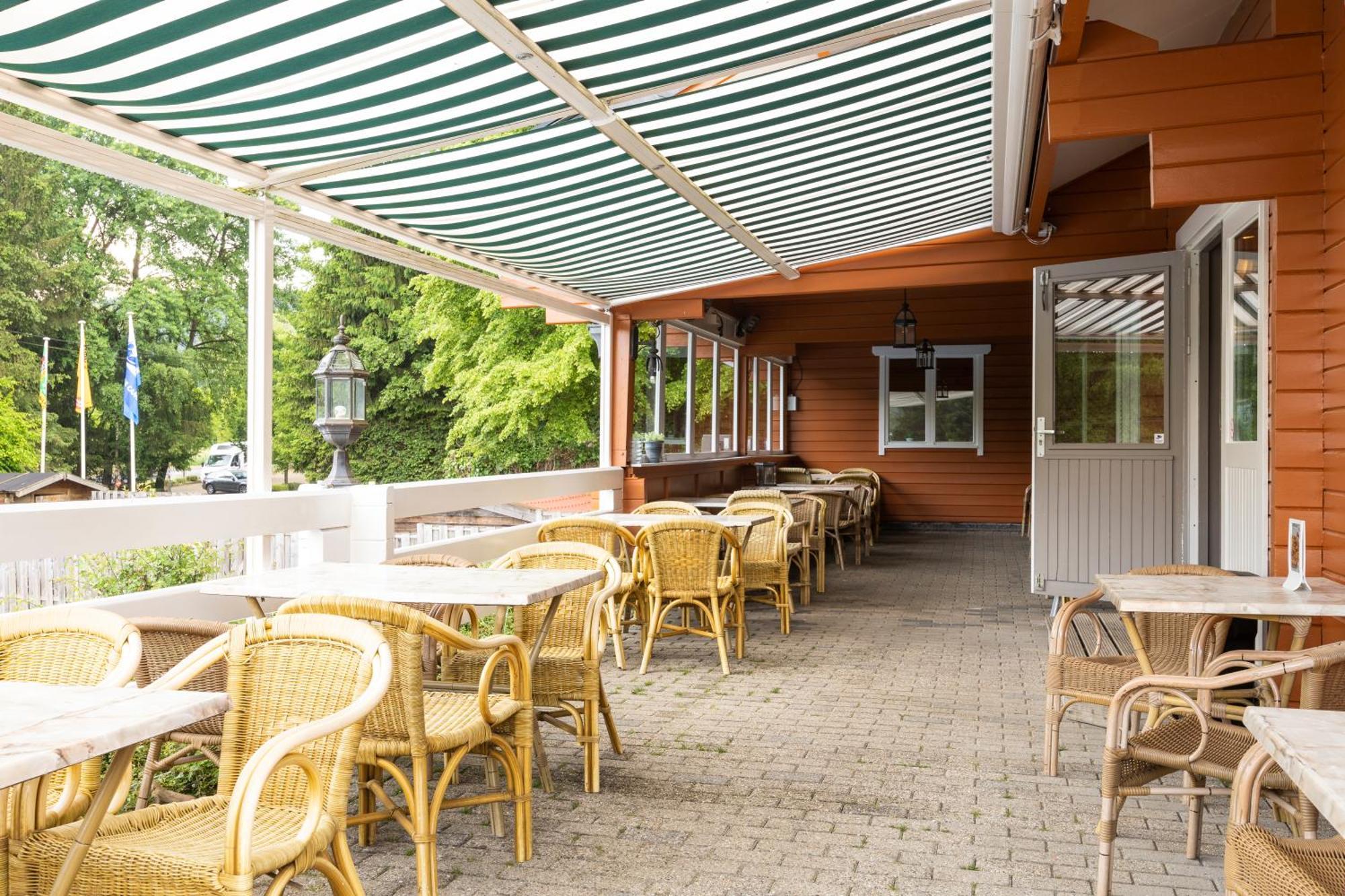 Hotel Ardenparks Petite Suisse Dochamps Esterno foto