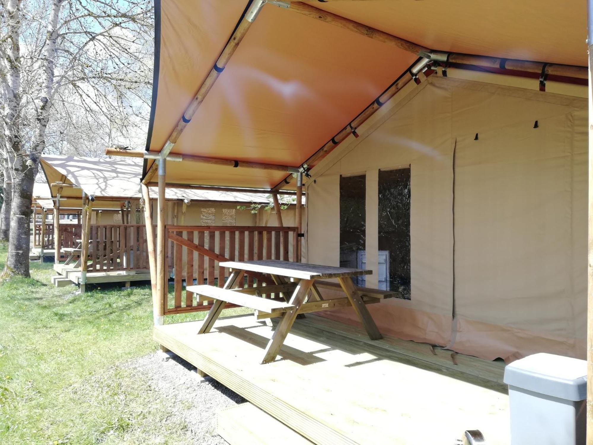 Hotel Ardenparks Petite Suisse Dochamps Esterno foto