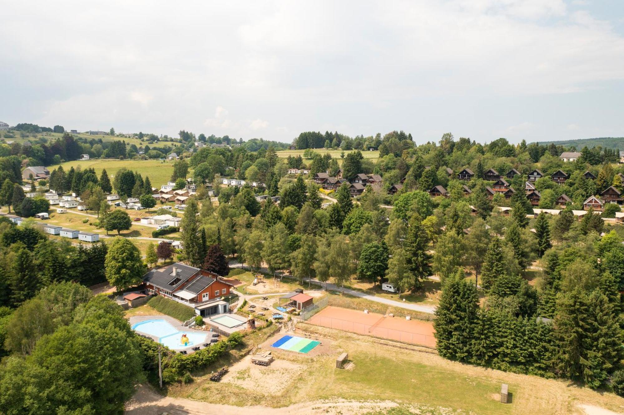 Hotel Ardenparks Petite Suisse Dochamps Esterno foto